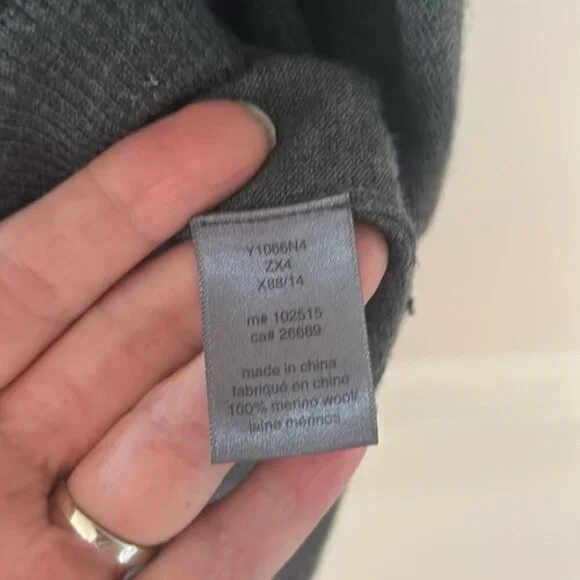 JOHN VARVATOS S 100% wool light weight v neck sweater - Picture 6 of 11